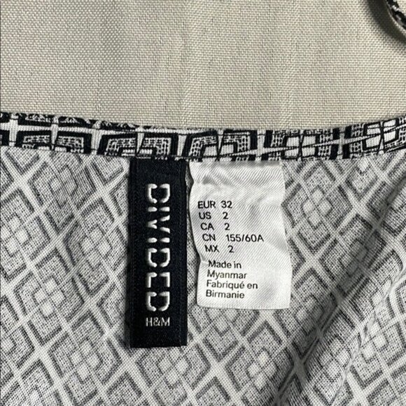 Black and White Patterned Romper - Picture 6 of 7